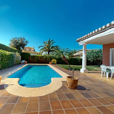 Cuatro Soles En Con Piscina Privada Y Jardín By Family Homes Villa